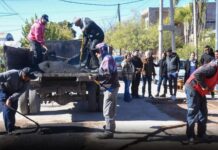 El Municipio Capital avanza con el bacheo en calle Juramento: «Trabajamos con recursos propios»