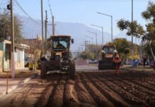 Mejoras en la transitabilidad: Rioja Vial trabaja en Av. 1° de marzo y Barrio Argentino