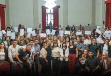 La provincia entregó certificados de capacitación y anunció opciones para completar la escuela primaria y secundaria